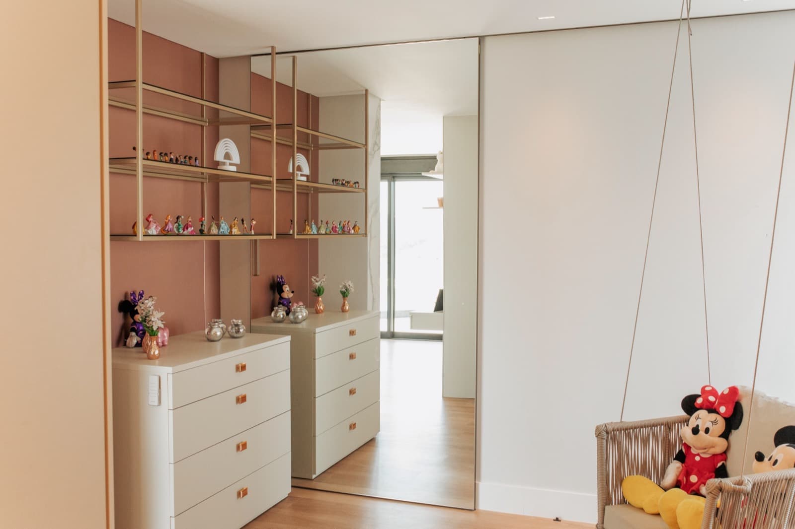 Closet / quarto — espelho prata