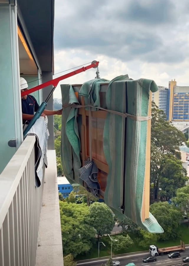 Içamento técnico de porta em obra sem acesso por elevador